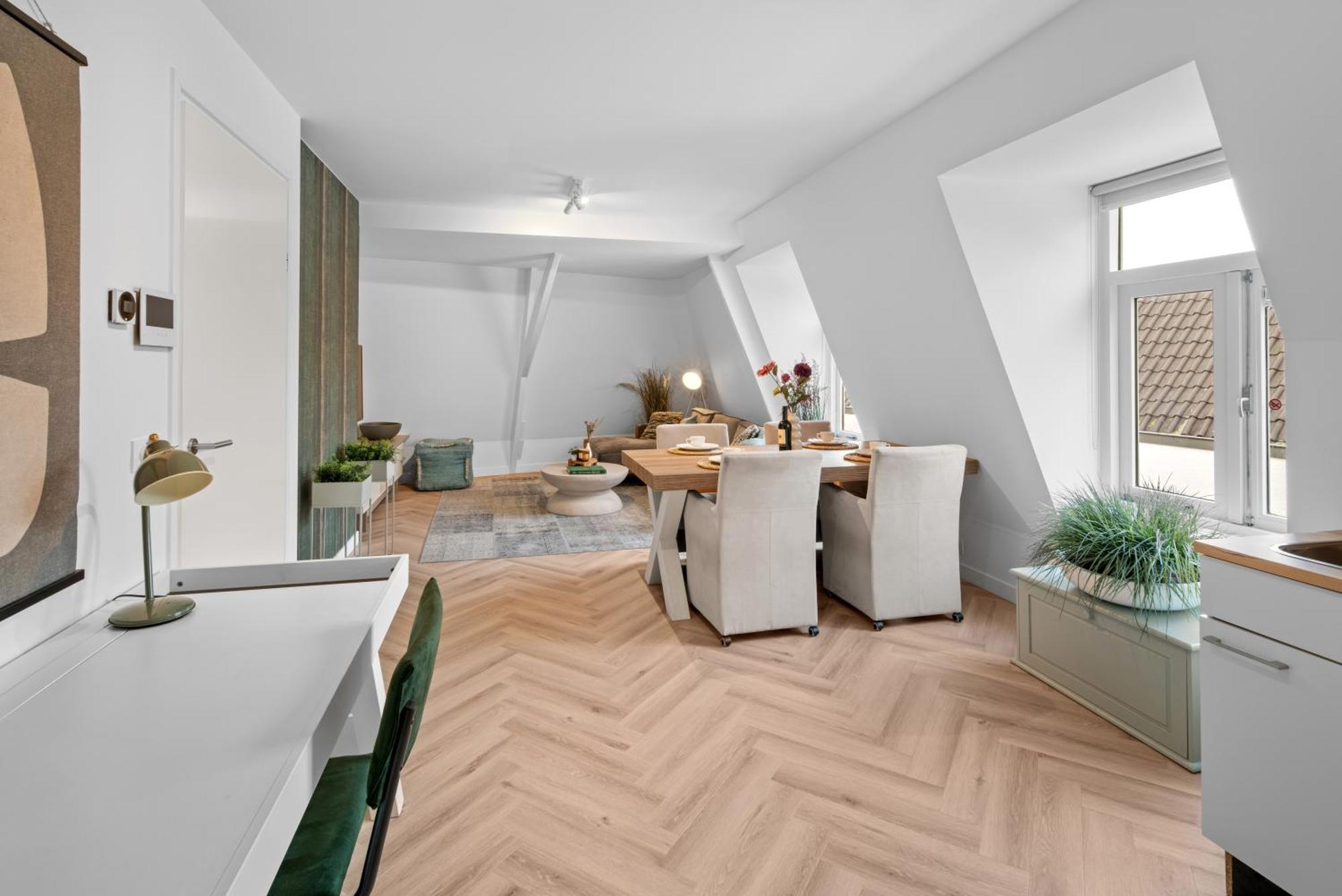 Unique Penthouse Near Center And Park